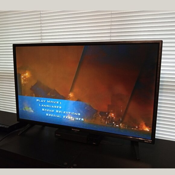 Sony DVP-SR200P DVD/CD Player with Remote and 6 ft AV RCA Connector Cable - Picture 7 of 9